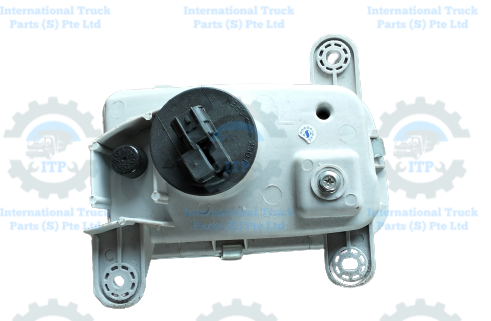 NISSAN QUON WHITE BUMPER LAMP LH 